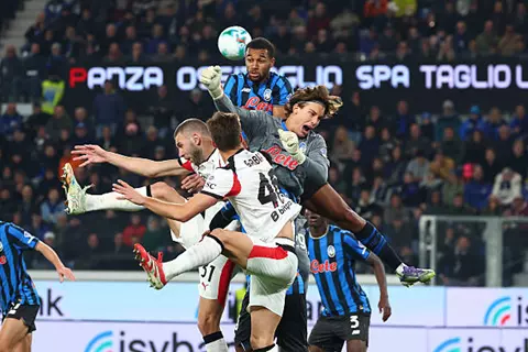 للمباراة الثانية على التوالي.. ميلان يتعثر بالتعادل مع أتالانتا في الدوري الإيطالي